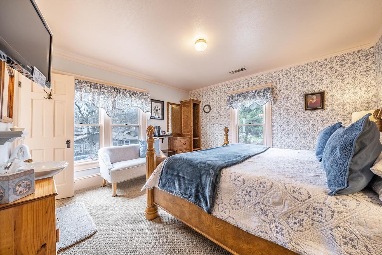 Abigail'S Bed And Breakfast Inn แอชแลนด์ ภายนอก รูปภาพ